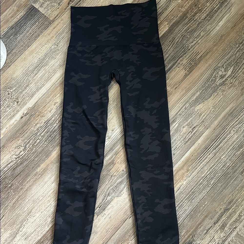Spanx look at me now Leggings Camo Size Medium NWOT